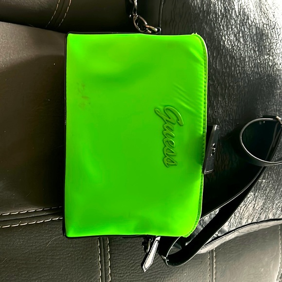 Green guess shoulder purse - Picture 1 of 4